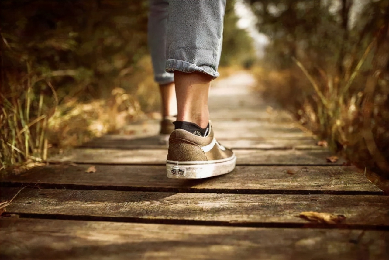 经常胃酸是怎么回事？医生提醒：落实好这3件事，或能抑酸养胃