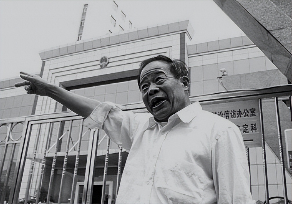 12年前，武汉医学博士11天5次捐精意外猝死，机构：我们只赔8.8万