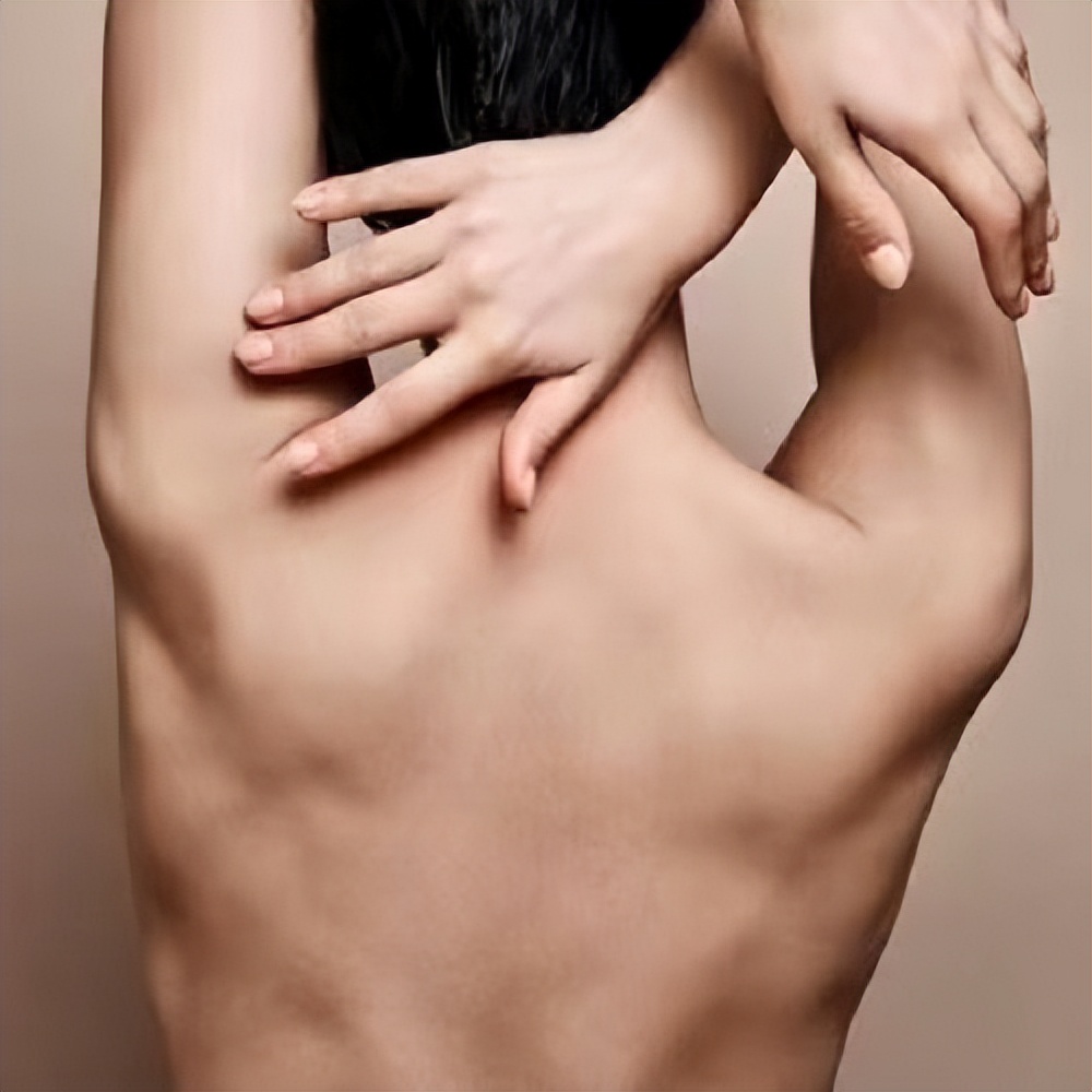 背部爱长痘痘是什么原因,背部面部长痘的原因