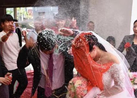 太原闹婚新郎打架后续,青岛伴娘恶性闹婚事件