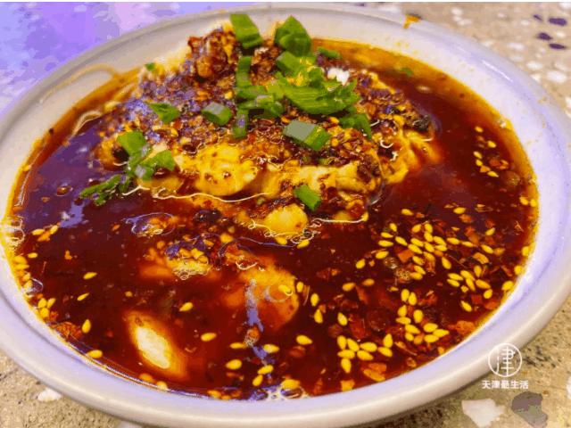 怀揣100元吃遍整条街：几十年屹立不倒，这儿不输西湖道…