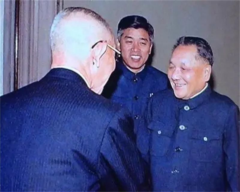 日本记者有意刁难：*鱼岛钓**归属哪国，*小平邓**的巧妙对答，让人钦佩