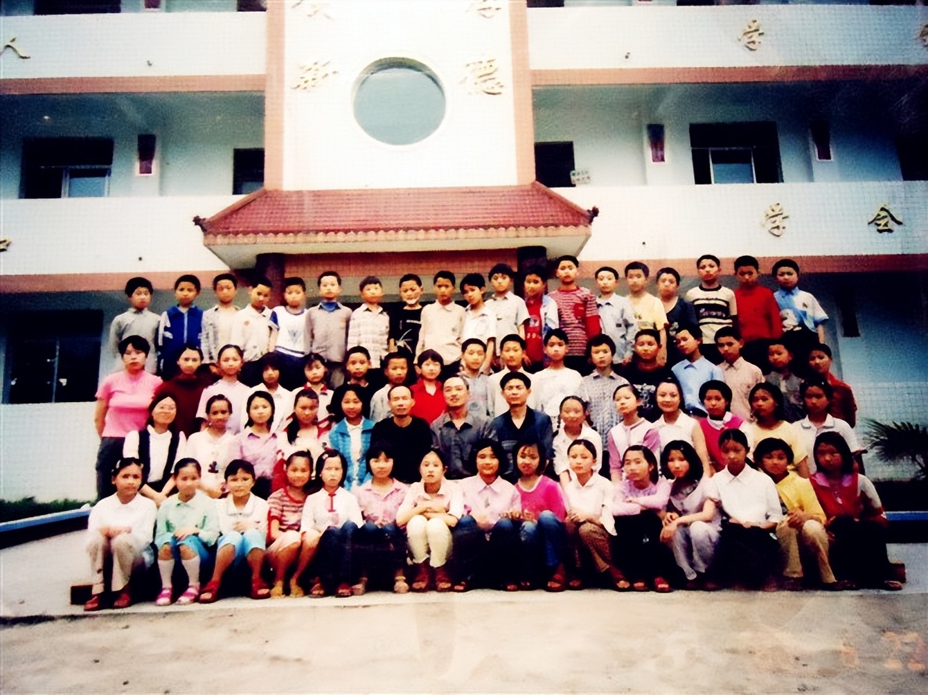 问一下你们90后的人活得怎么样了,90后的我30岁了生活过得一塌糊涂