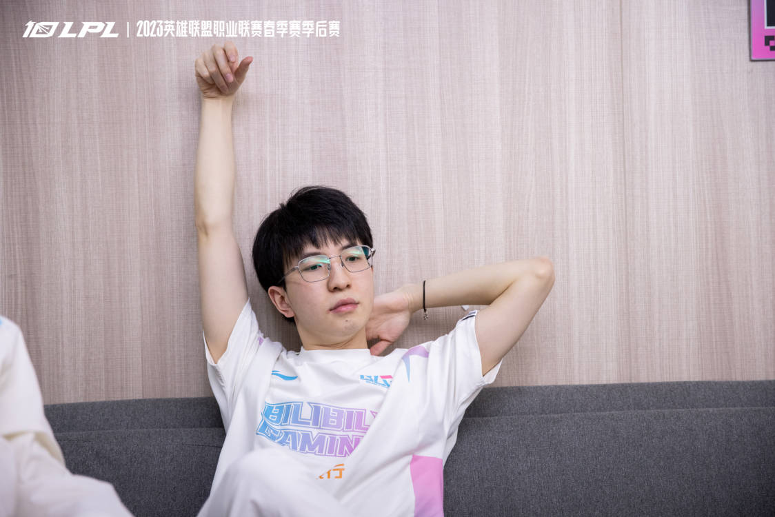 blg第四场精彩发挥,blg对阵g2第三局