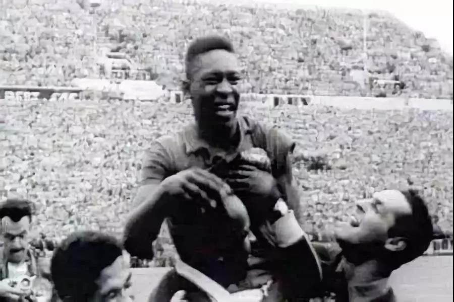 世界公认的三位球王,巴西球王贝利哪一个球踢得最好