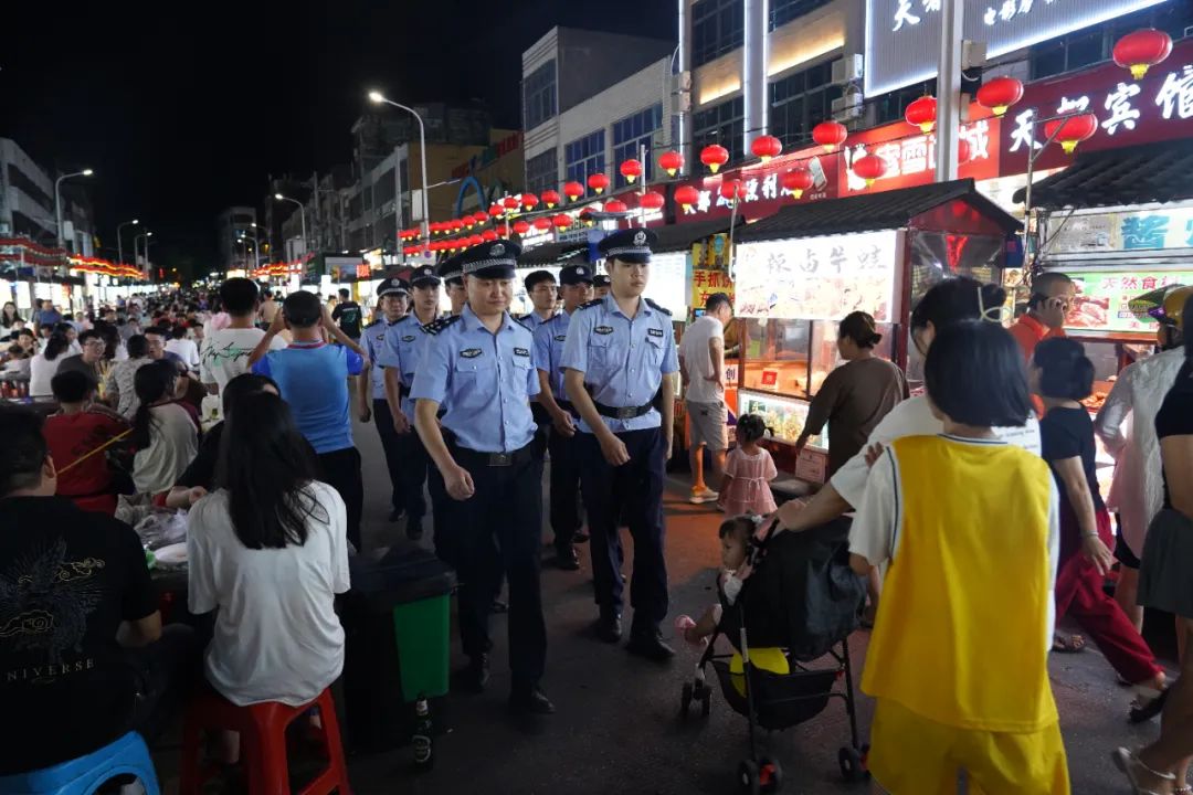 夏季治安打击整治百日行动督导组,儋州市公安强化夜间巡逻