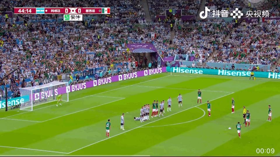 世界杯上梅西的眼泪,梅西世界杯把回忆留给自己