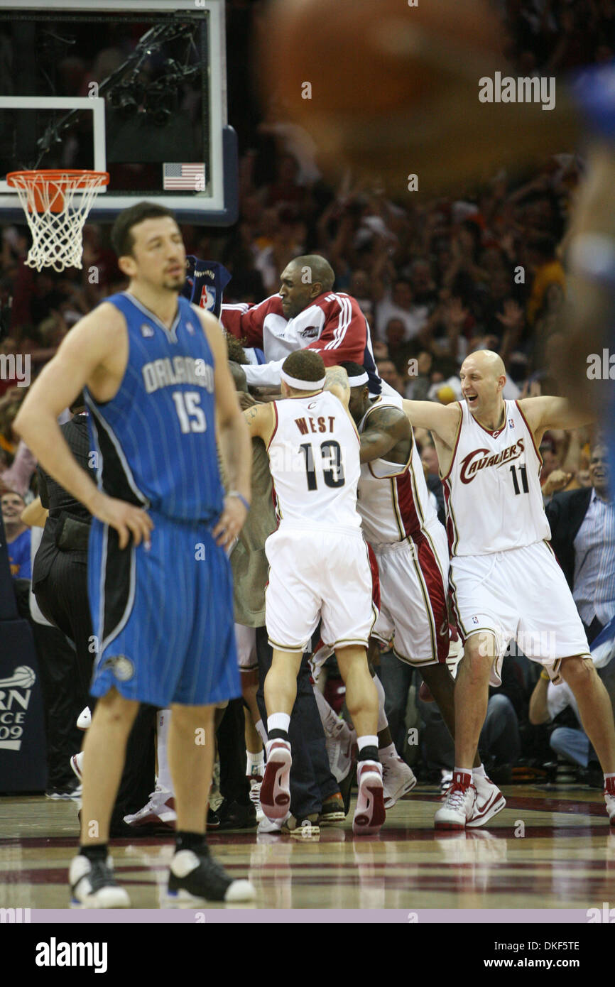 鏄熸湀寮垁,鐗圭鏍奸瞾椹埡棣栧彂