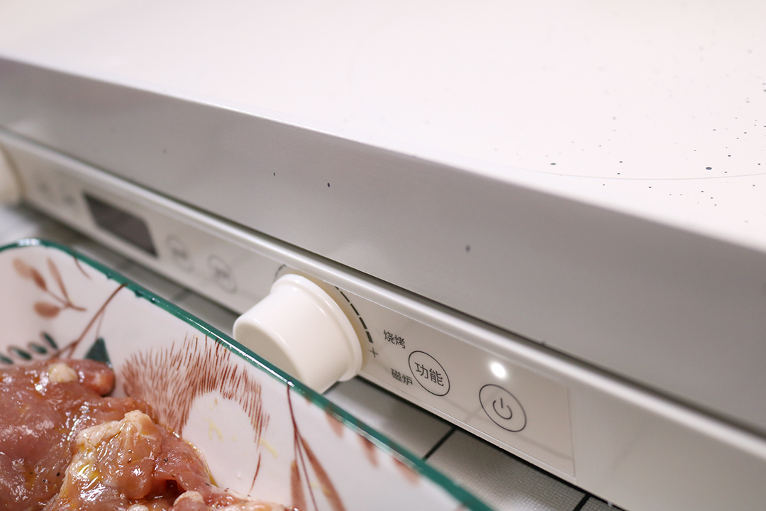 登上饭桌的移动灶台用乐视嗨烤盘才知道在家吃烤肉到底有多香