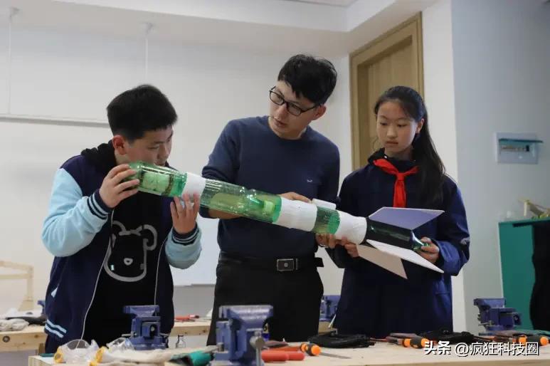 央视点赞！科学老师带学生将实验“玩上天”，用短视频点燃航天梦