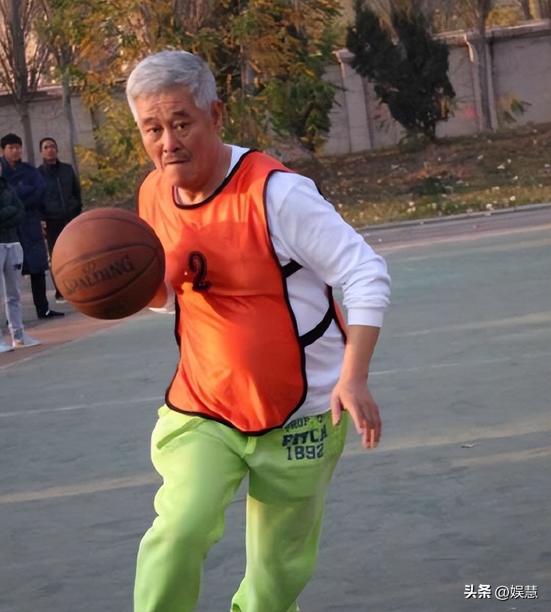 赵本山观战辽篮总决赛,辽宁男篮教练杨鸣赵本山