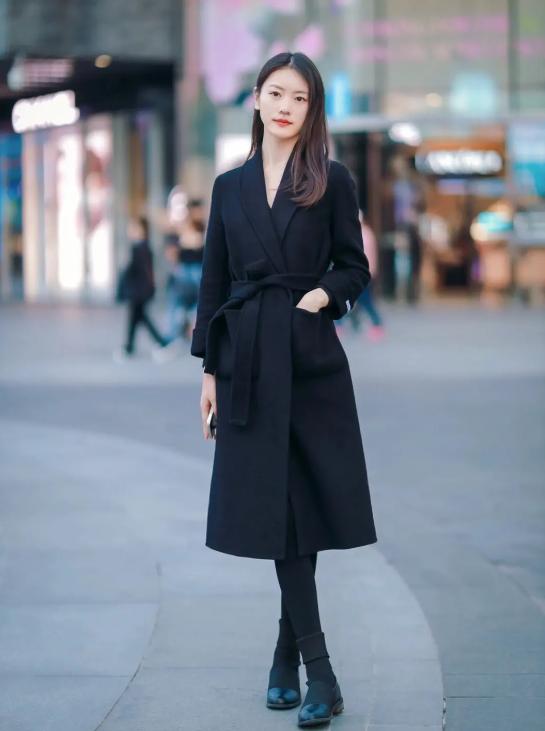 美女导游被*拍偷**隐私部位！竟然被举报说成是色情营销。