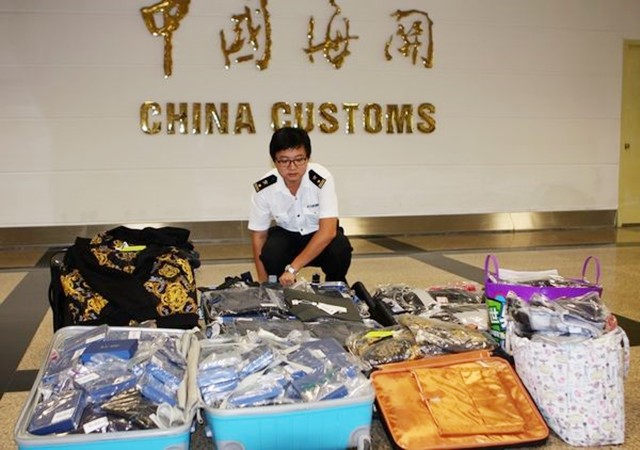 2009年，女毒贩为爱拒供黑人男友，被判死刑后哭着向父母表示忏悔