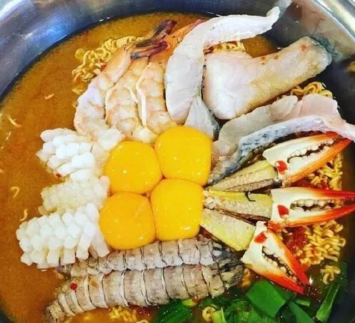 摆摊卖泡面创业项目怎么样,街边摆摊煮泡面卖50一份