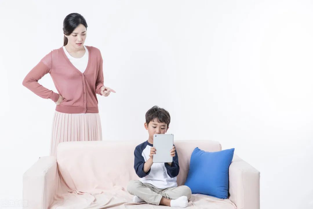 青春期男孩的心理特点和教养方法,14岁男孩青春期的心理