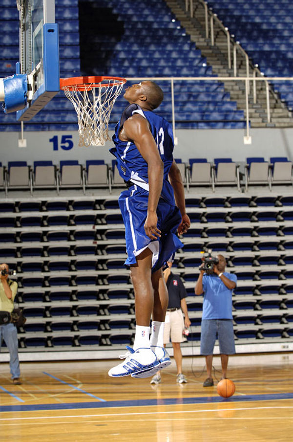 德怀特霍华德奥兰多,阿迪达斯霍华德历代篮球鞋图片