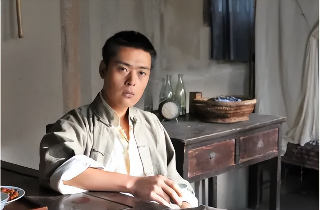 张桐家庭背景故事,张桐从龙套到影帝