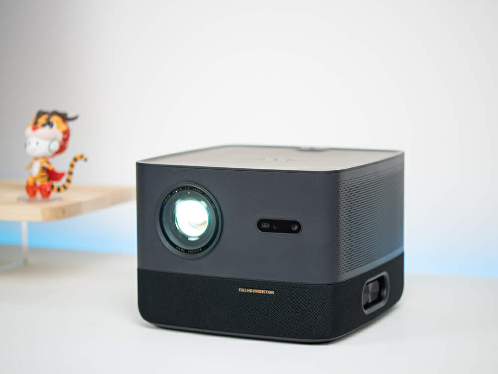 太卷了！亮度1300CVIA、帝瓦雷调音，AOCK1智能投影或成4K段爆款