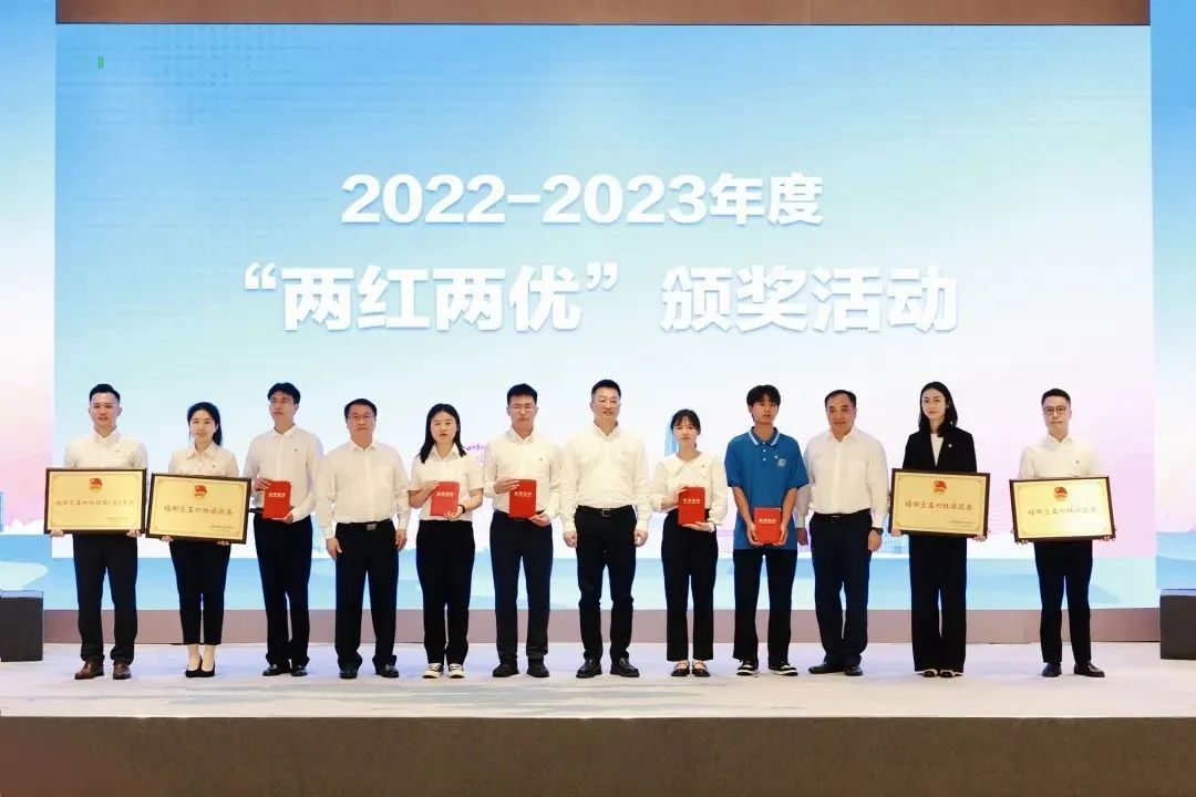 青年与基层的双向奔赴的题目,青年与党的双向奔赴素材