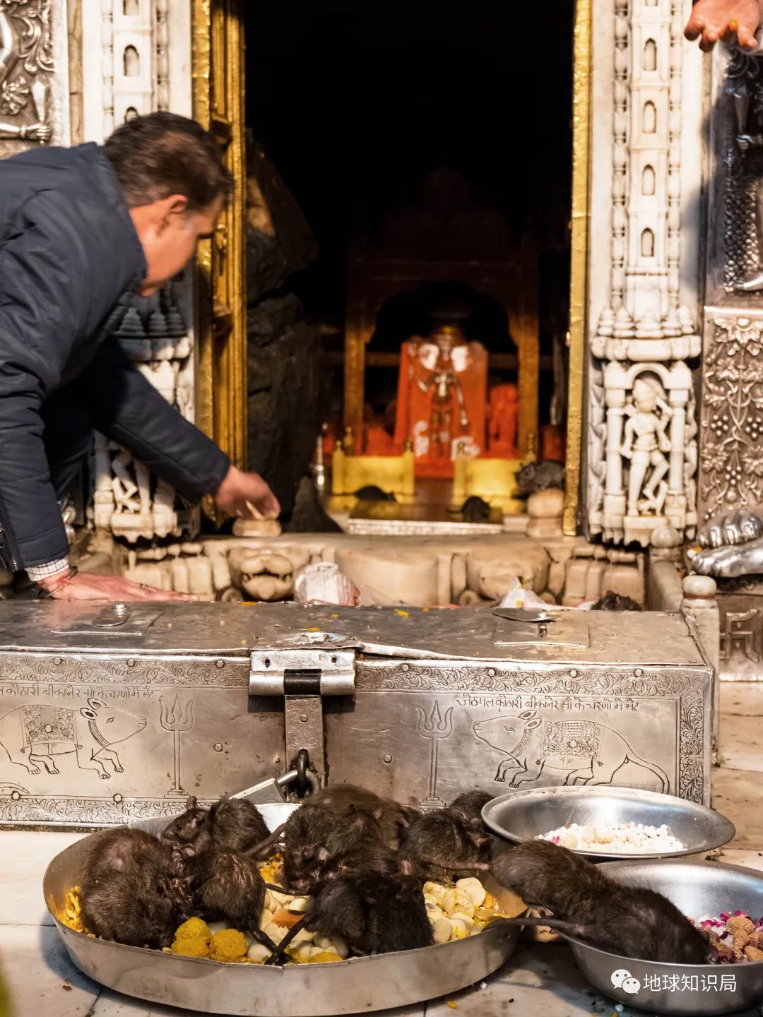 印度的宗教迷信有多严重,印度的迷惑行为