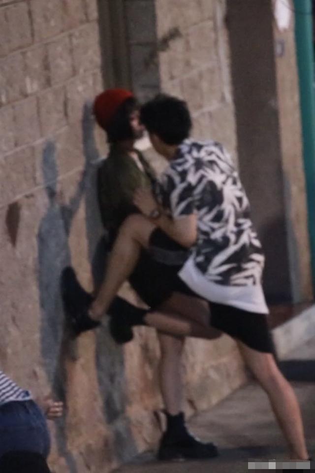 黄子韬徐艺洋出门开什么车,黄子韬带徐艺洋出席活动