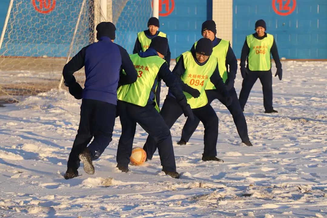 冬训砺精兵负重五公里,冬训砺精兵夜间训练