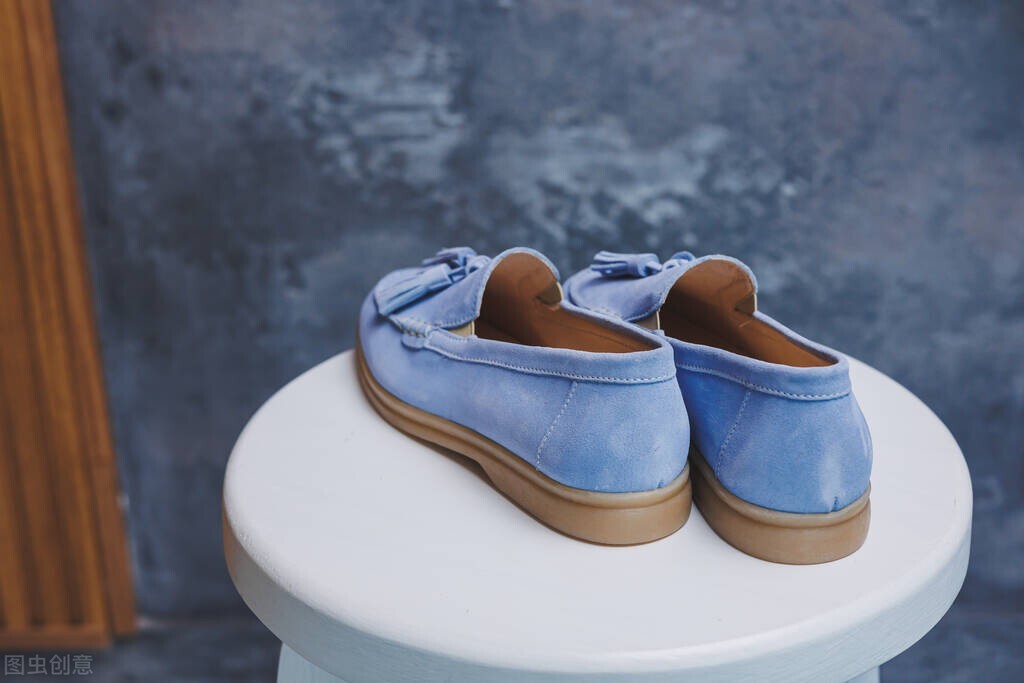 鞋子买小了挤脚怎么办板鞋,鞋子买小了挤脚最快的解决办法