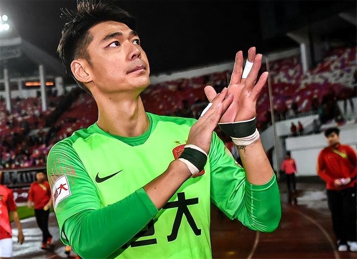 恒大队长曾诚完整版,恒大第一门将曾诚依然热爱足球