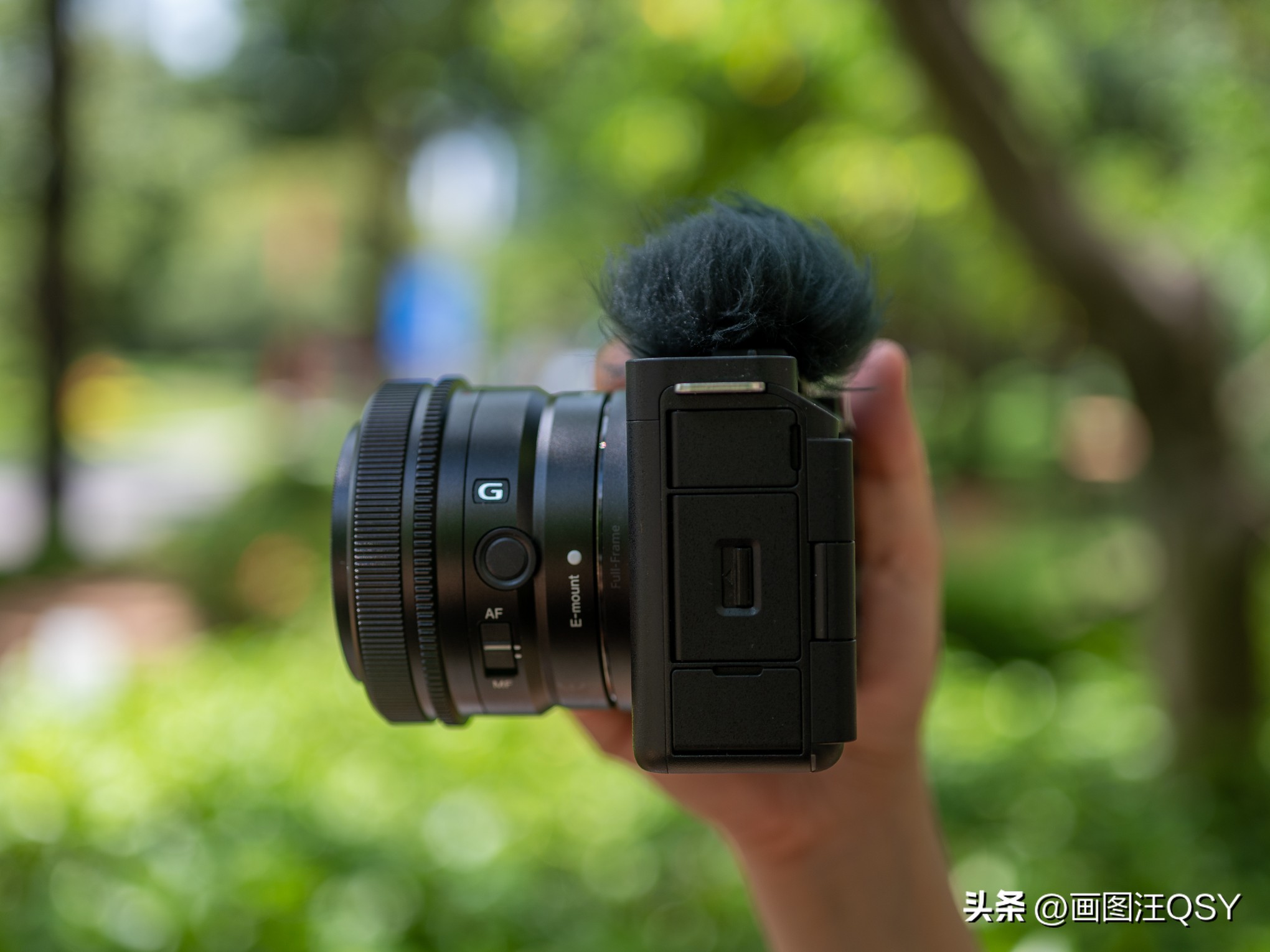 技术不够装备来凑，索尼ZV-E1真定位新手？Vlog初学者心得分享