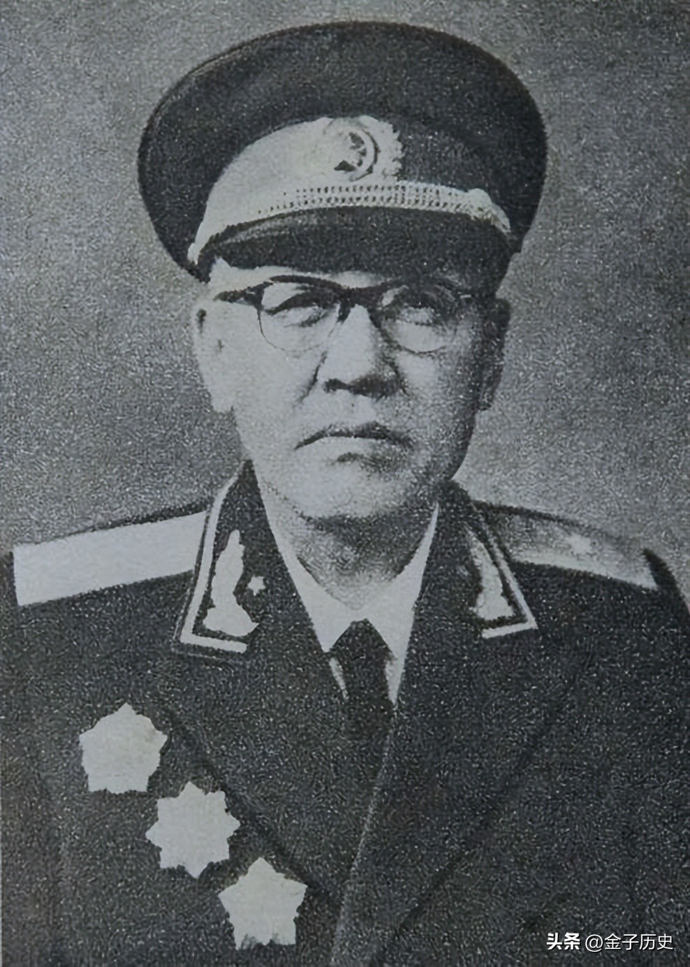 1955年授衔，四野军长拟被授予大校，毛主席很惊讶：他应该是少将