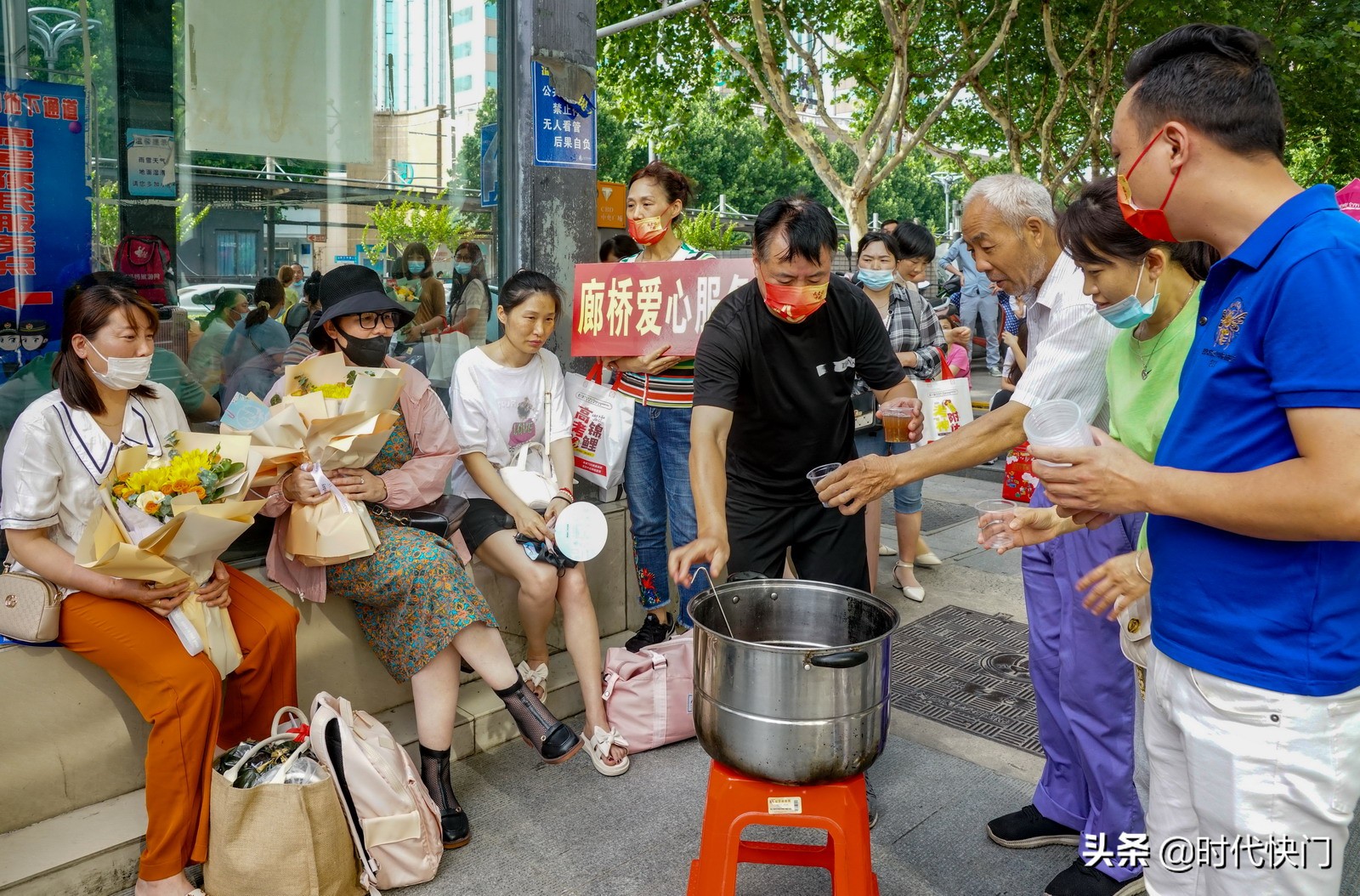 酒吧变身“高考驿站”爱心善举获市民点赞