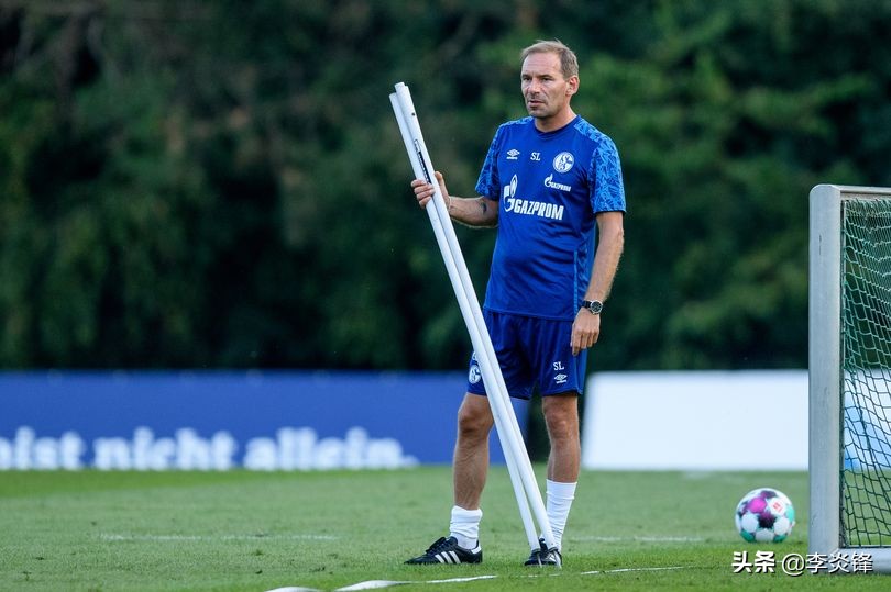 朗尼克引援到位,朗尼克下一个赛季重新执教