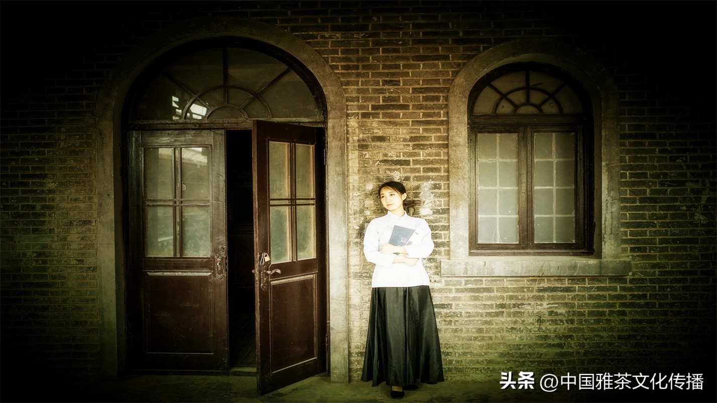 往事越千年人生弹指间意思解释,往事越千年人生弹指间的含义