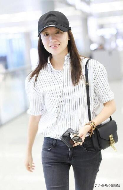 短袖衬衫的基础穿法越简单越时髦,短袖中长款衬衣穿搭技巧