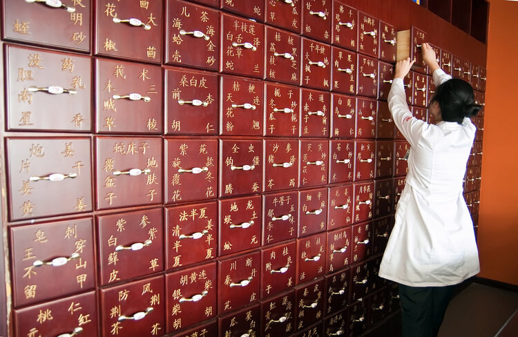 黄芪泡水的危害及副作用,黄芪伤肾坚持喝黄芪泡水危害多