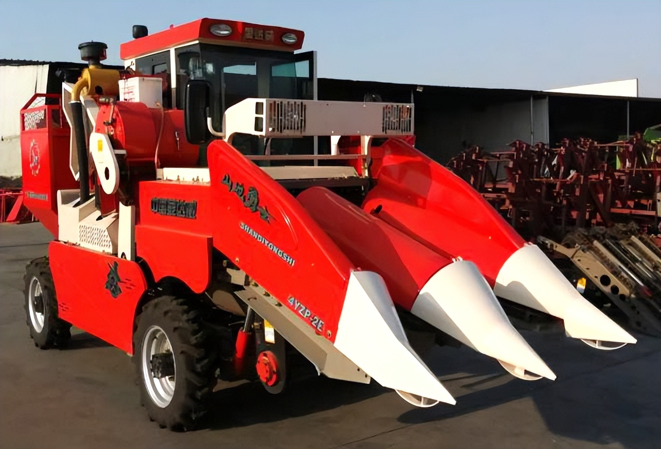 2019款巨明玉米收割机介绍,金达威二行玉米收割机作业视频