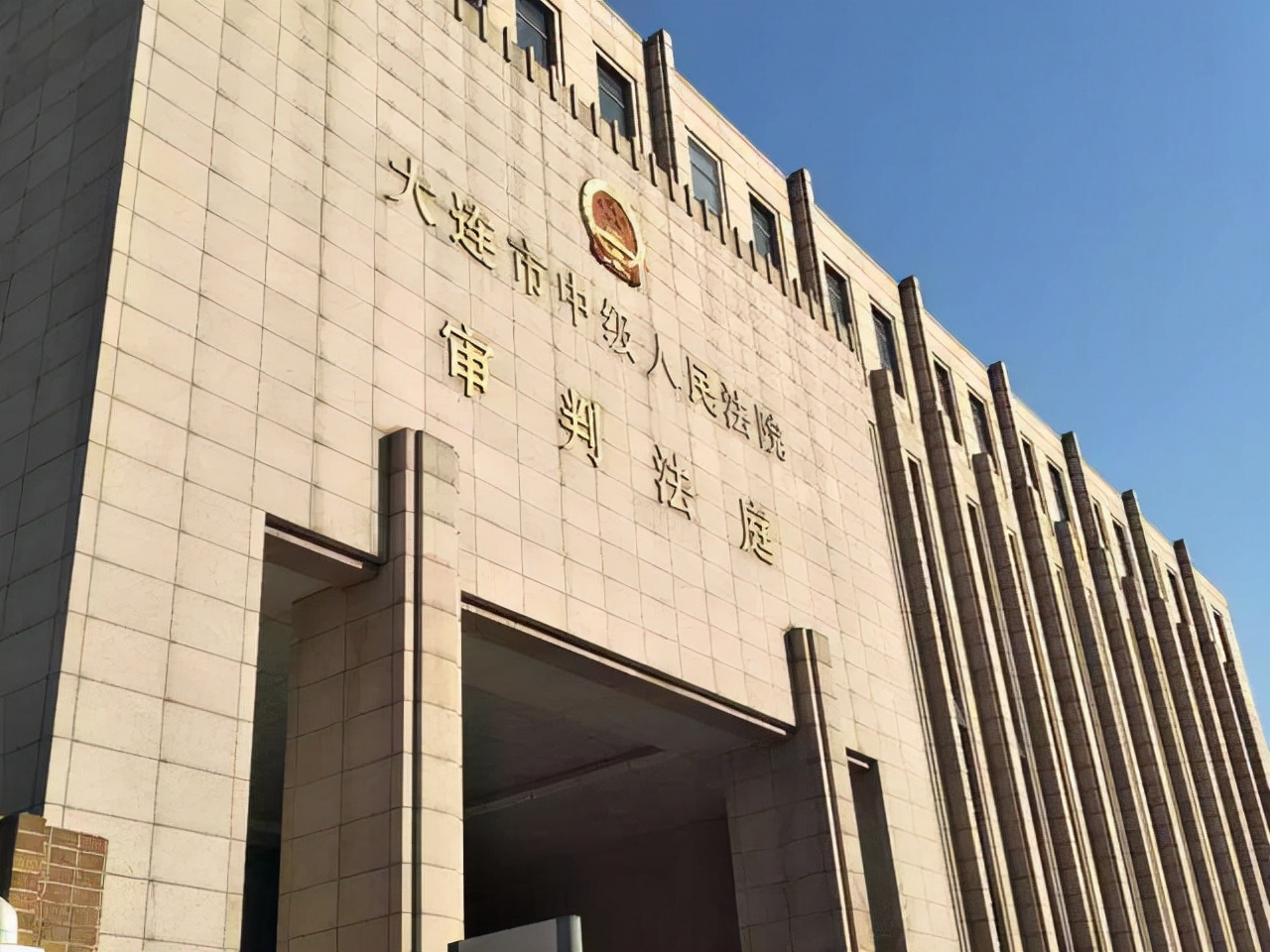 富二代当街暴打交警致死,男子当街暴打警察导致死亡后续