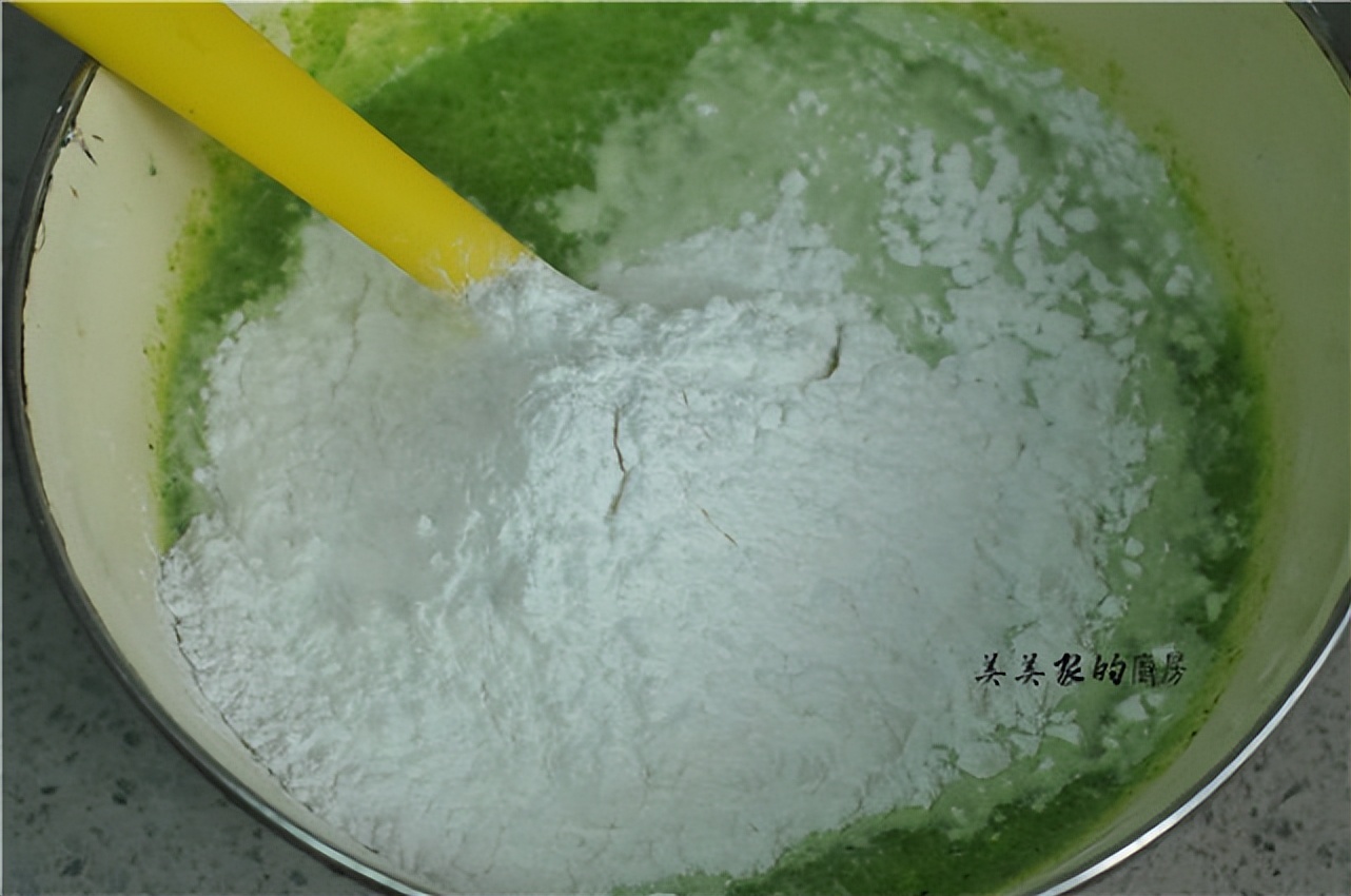 春天里的宝，也是女人保护草，拌一拌烙成饼，比韭菜肉饼香！