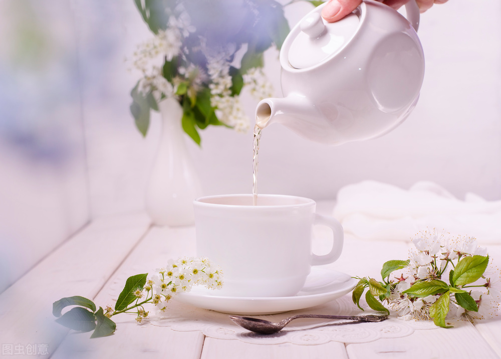 在服务工作中如何体现礼仪原则,在工作中要注意方式方法服务态度