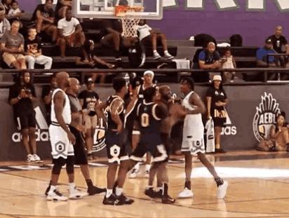 新科武状元当街被打,状元被暴打