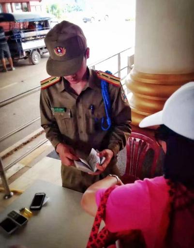 勒索殴打中国游客，公然张贴“禁止中国人进入”，如今报应来了