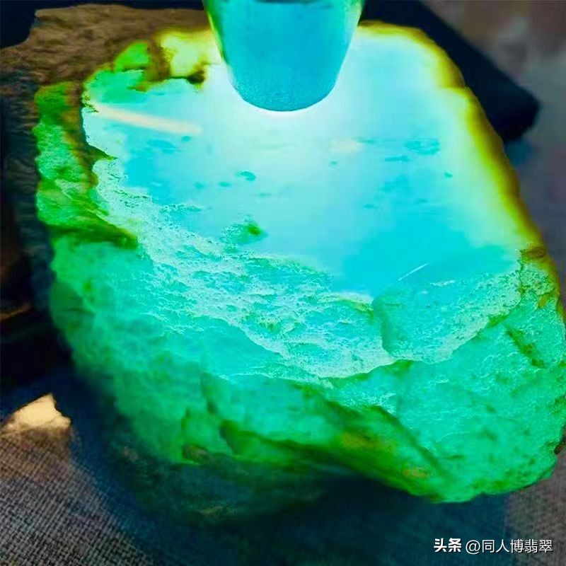 翡翠原石赌石的价格,翡翠原石赌石现场价格