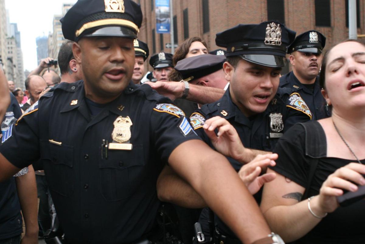 如果你被警察抓了怎么办,当你被美国警察拦住该怎么办