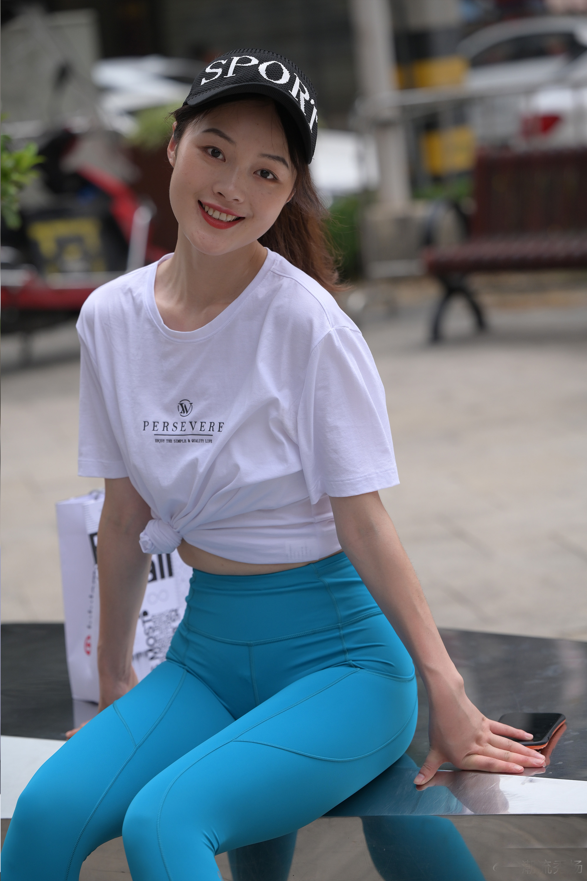 蓝色运动裤怎么搭配短袖显瘦,蓝色短衫搭配紧身裤精神小伙穿搭