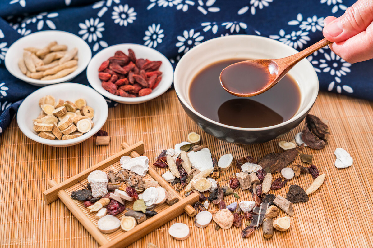 乳腺癌内分泌治疗怎样判断绝经了,乳腺癌绝经前内分泌治疗吃什么药