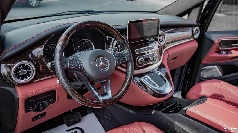 银色奔驰威霆改迈巴赫双拼色,威霆国六内饰改成迈巴赫款式