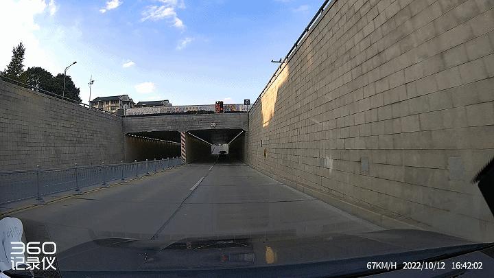 4k的行车记录仪,4K行车记录仪4寸