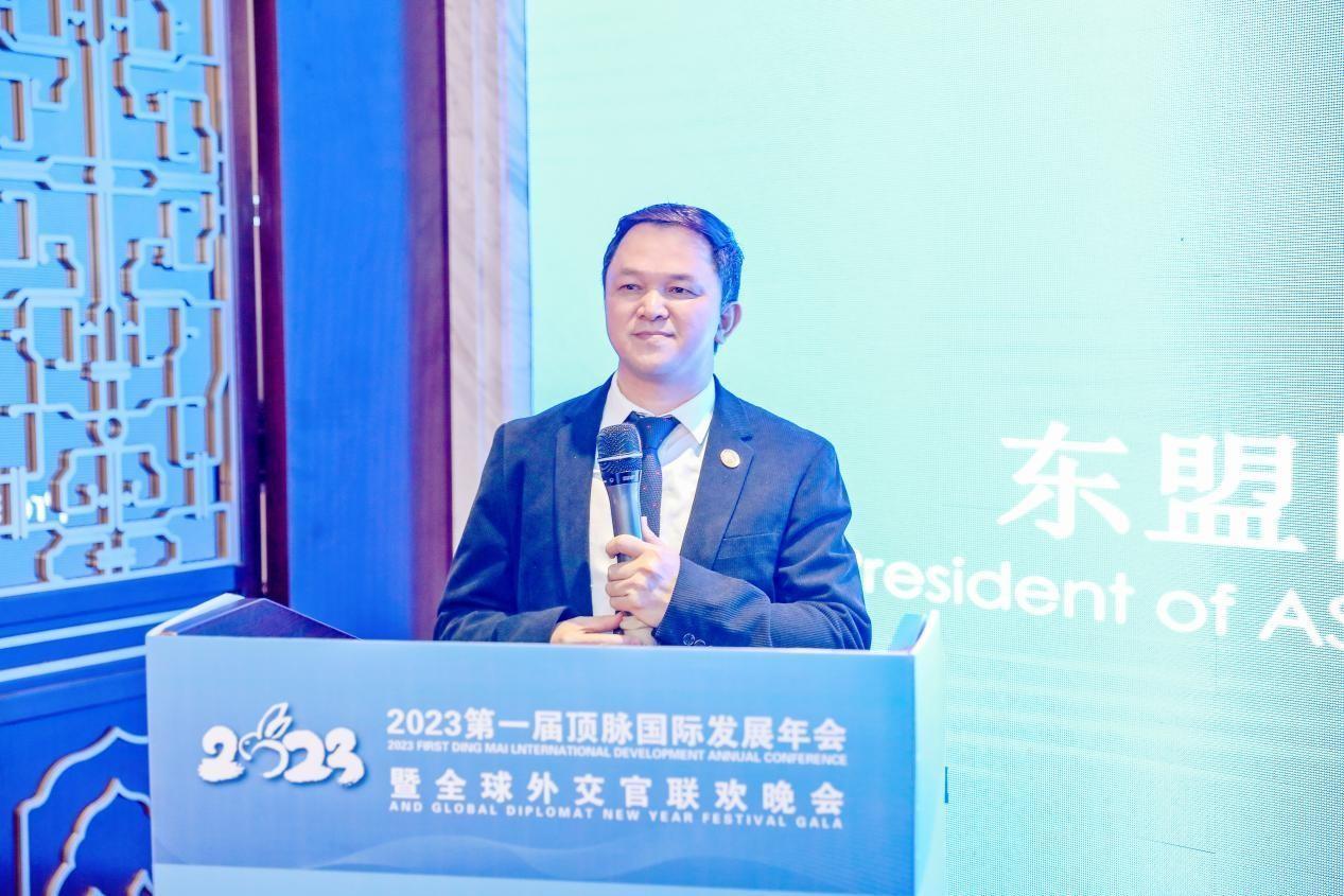 2024骞村叏鐞冨浜ゅ畼杩庢柊鏅氬,椹诲崕澶栦氦浣胯妭鏅氬