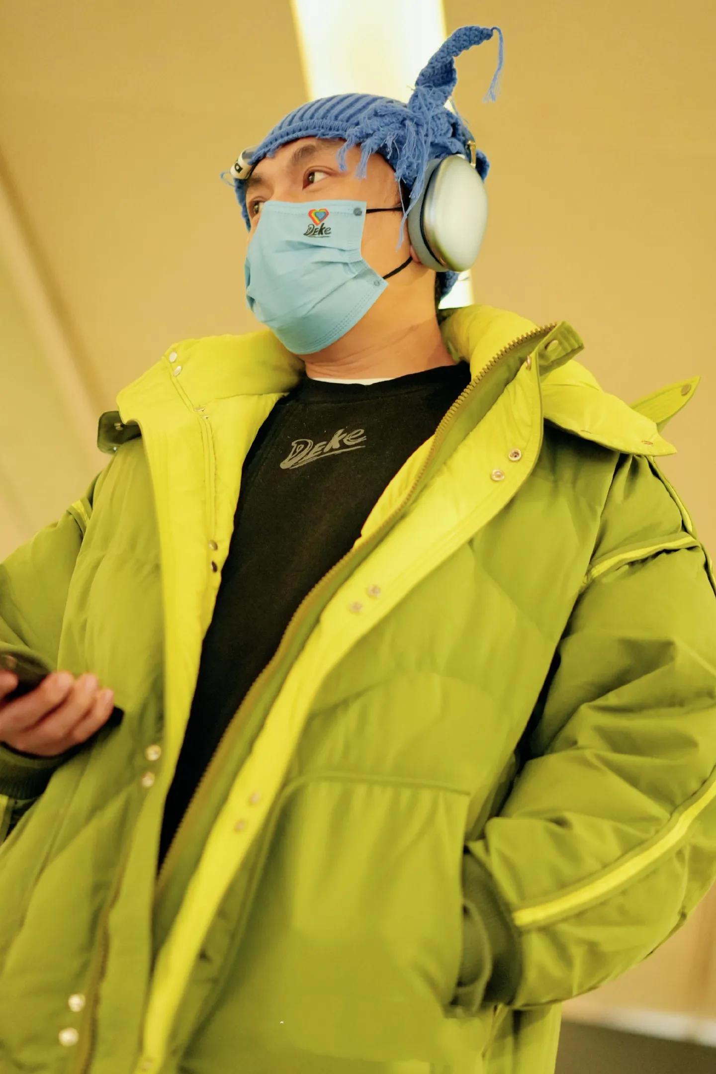 秦昊橘色羽绒服,秦昊同款外套