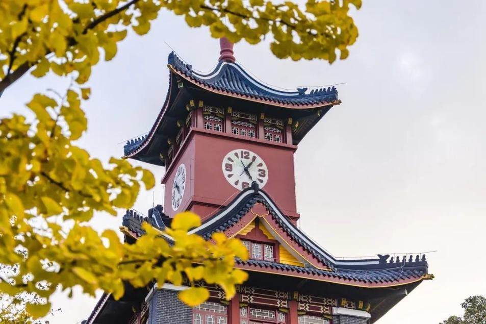 来成都，观太阳神鸟，闻名于世！来川大，听鸾鸣凤语，奏未来之音